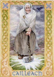 Szines grafika: Cailleach oreg anyokent abrazolva, gocsortos botra tamaszkodik, feje kopenye csukjaja alatt, a hatterben viharos fellegek, neve a kep ala irva, a kep kelta virag- es eletfonal-motivumokkal keretezve.